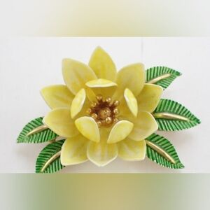 Trifari Set Crown Brooch Earrings  Sunshine Yellow Enamel VTG Signed Flowers